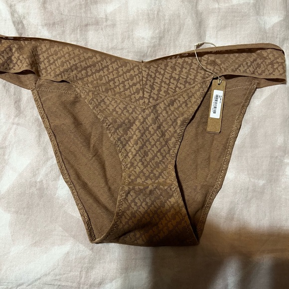 SKIMS LOGO MESH CHEEKY BIKINI | Sienna - Picture 3 of 5